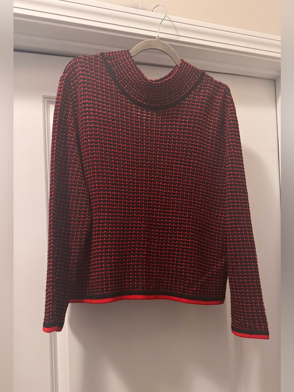 St. John Sport by Marie Gray Red and Black Textured Knit Sweater